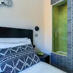 Bed & Breakfast Moai 4*
