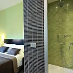Moai Bed & Breakfast 4*