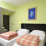 Moai Bed & Breakfast