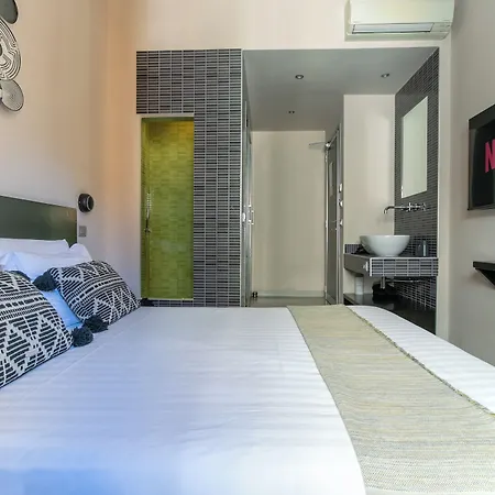 Moai 4*