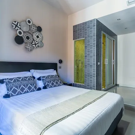 Oda ve Kahvaltı Moai Roma