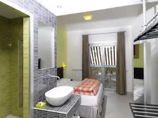 Oda ve Kahvaltı Moai Roma